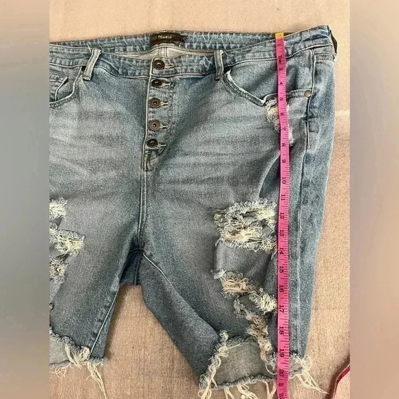 [20]Torrid  Button fly distressed Bermuda Jean Shorts - Picture 4 of 7